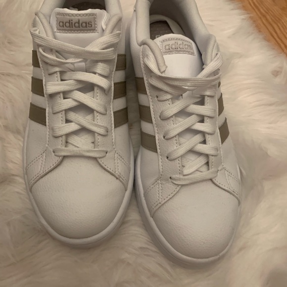 Adidas - Picture 2 of 4